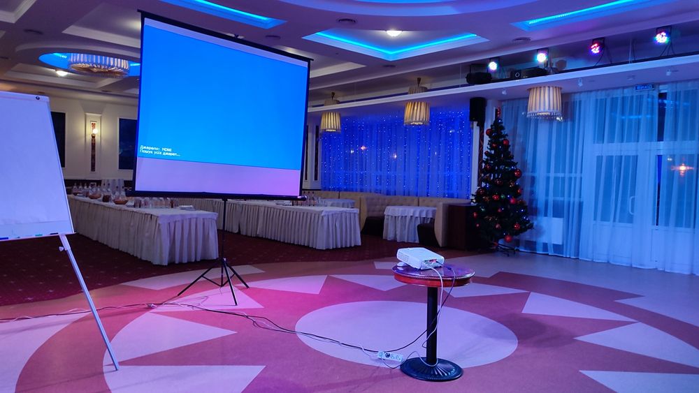 Проектор, екран, ноутбук, звук