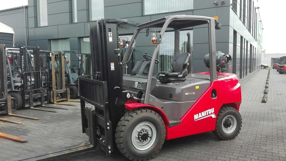 prace na wysokościach ,zwyżka ,podnośnik koszowy