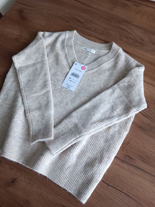 Sweter beżowy Sinsay