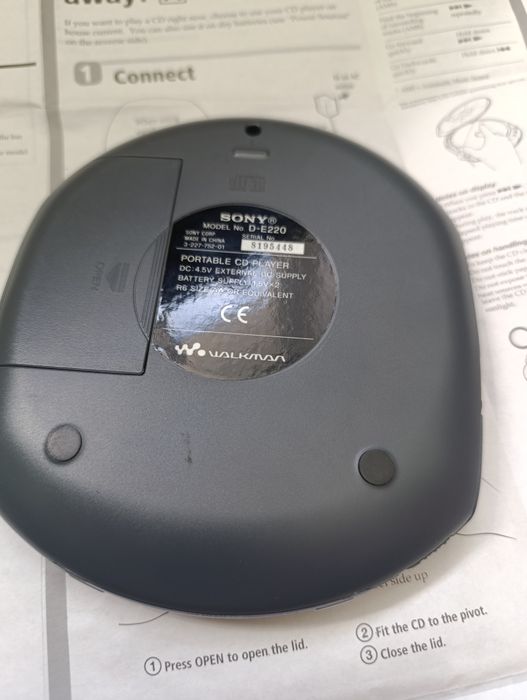 Sony Walkman D-E220 CD плеєр оригінал комплект навушники