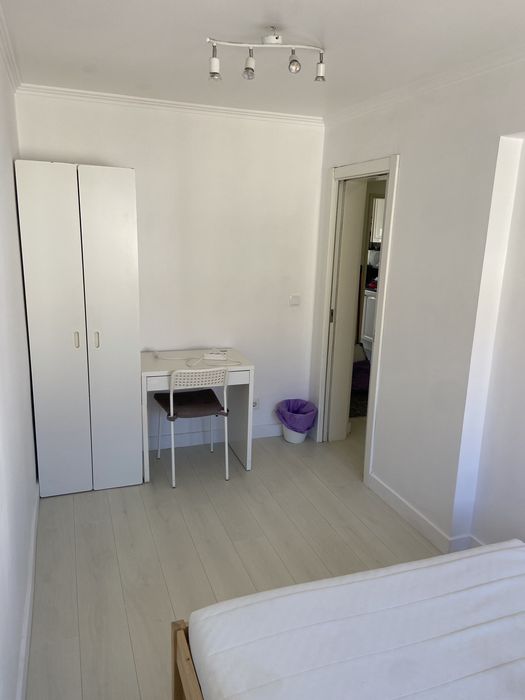 Alugo Quarto em Olivais