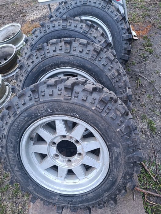 Продам болотну резину 215/70/R15