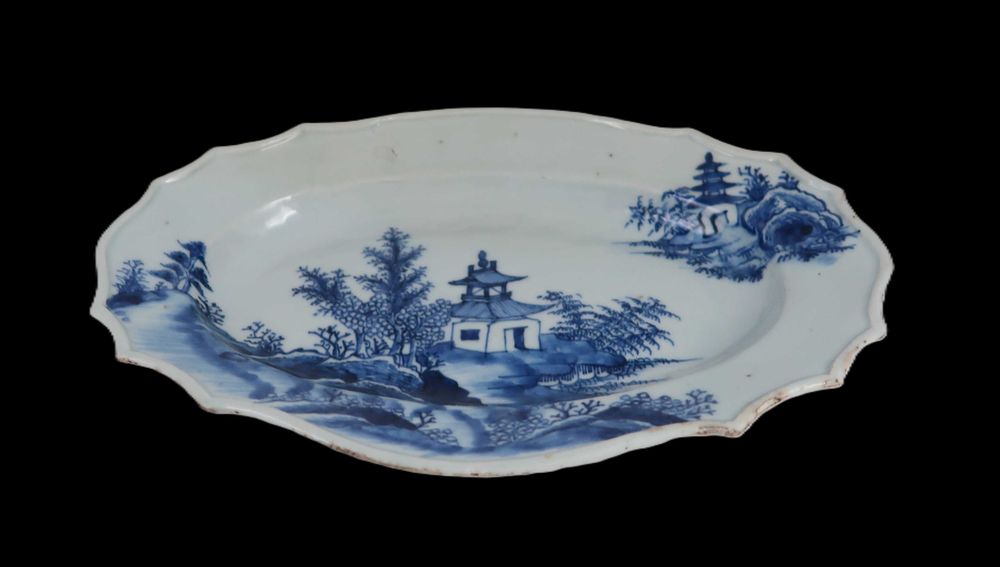 Travessa Polilobada em porcelana da China Séc. XVIII - 28 cm