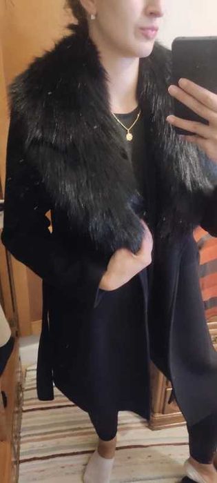 Sobretudo de lã manteco com acessório de pêlo