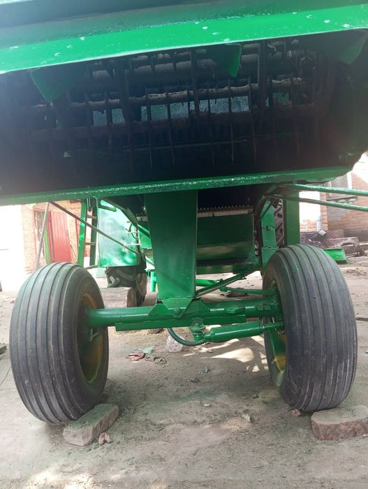 Комбаїн вольво 800