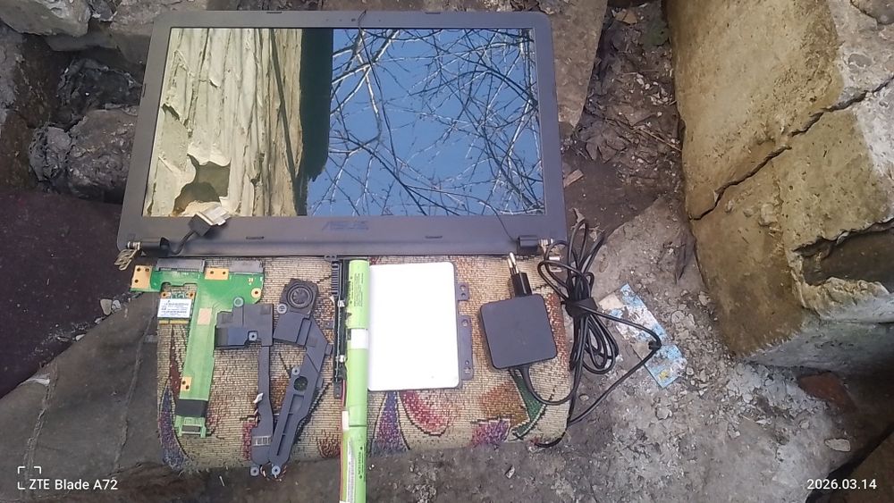 Продам ноутбук по запчастинахAsus x541sa