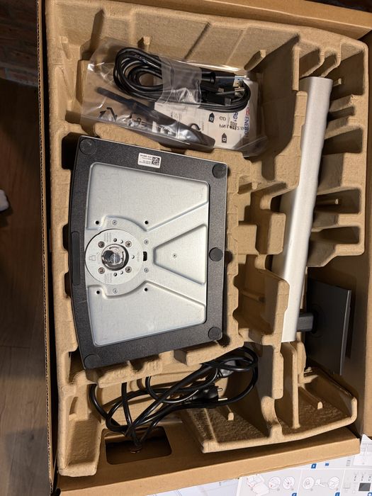 Monitor Dell P2425HE 24" USB-C Hub