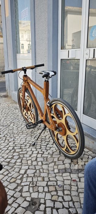 Bicicleta de madeira