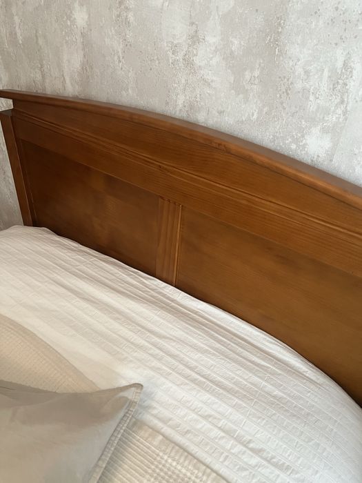 Cama e colchão em ótimo estado