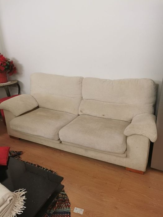 Título:Sofá 2 Lugares – Usado | 30€ | Urgente
Sofá 2 Lugares – Usado | 30€ | Urgente

Preço:
30€

Descrição:
Sofá de 2 lugares em bom estado geral. Pr