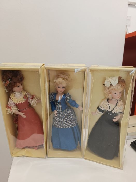 Bonecas de porcelana