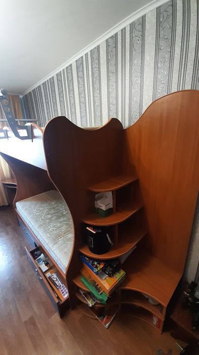 Детский гарнитур мебель двухярусная кровать шкаф стол матрас. Бу