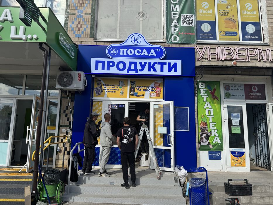 Монтаж, демонтаж наружної реклами , поклейка плівки оракал, різного