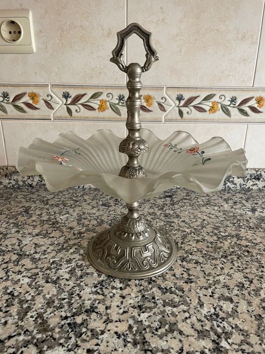 Fruteira em vidro e metal