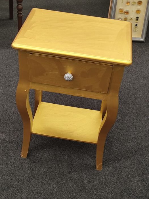 Mesa de apoio com gaveta