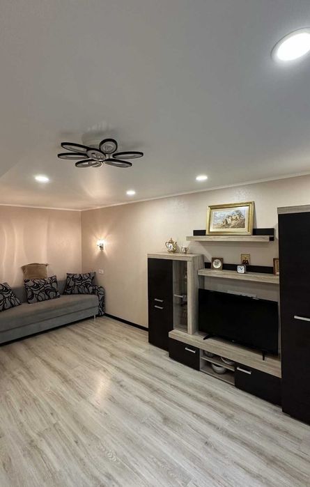 Квартира с ремонтом мебелью и техникой на Котовского!