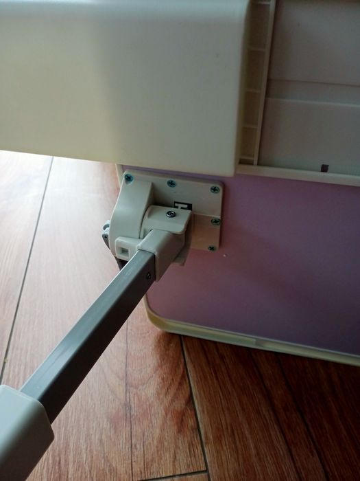 Stolik na laptopa, regulacja wysokości i kąta nachylenia