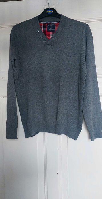 Szary   sweter M/L