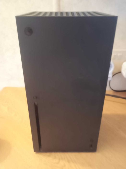 Konsola Xbox series x+ pad + gry