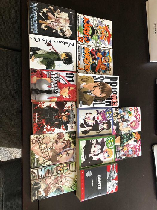 Vendo volumes de Manga (5€ em inglês como novos)