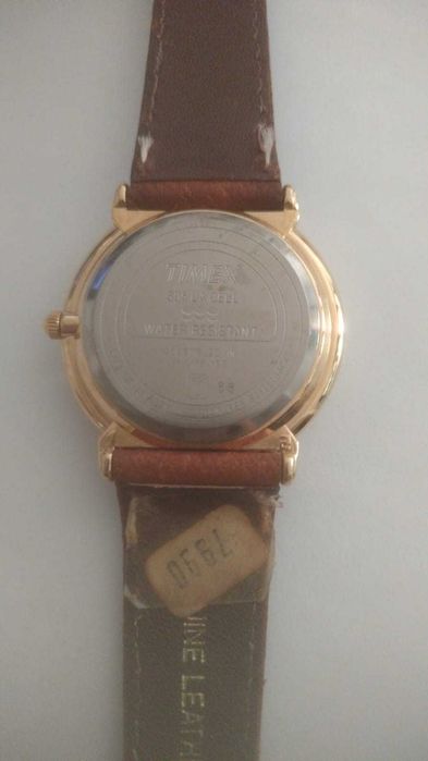 Timex, em estado novo, dourado