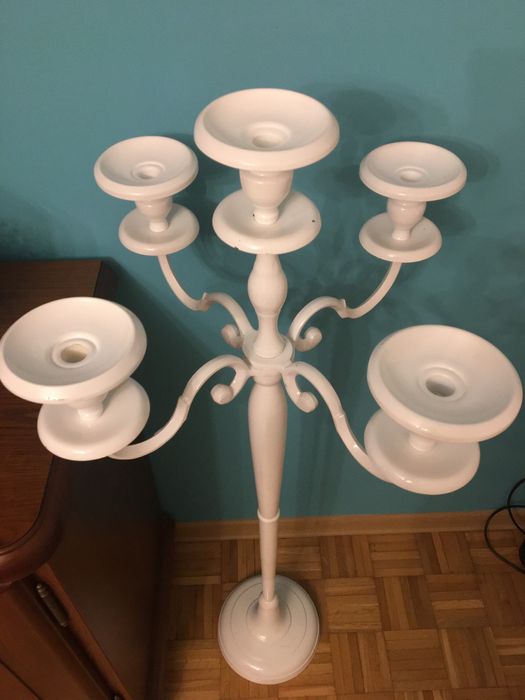 Swiecznik bialy metalowy