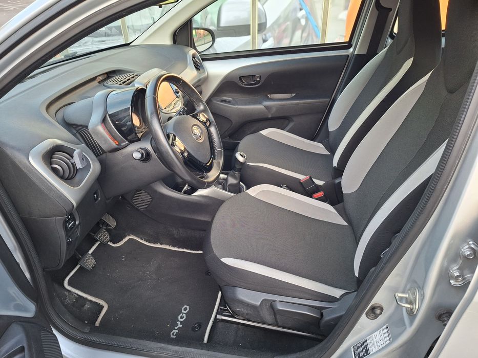 Toyota Aygo X-Play/X-Touch  5P  Nacional  Como Novo