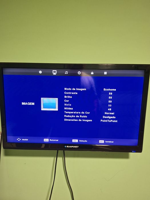 TV LED Blaupunkt com Comando + Suporte de Parede Articulado