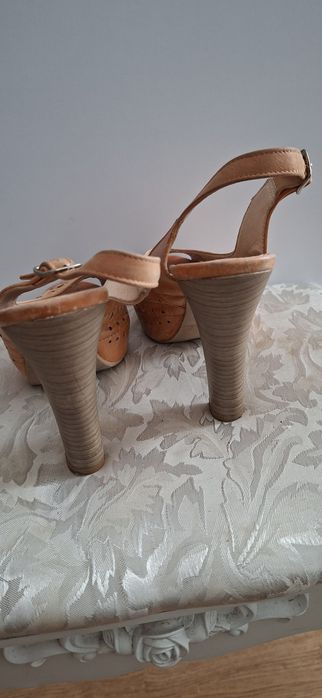 Buty na wysokim obcasie