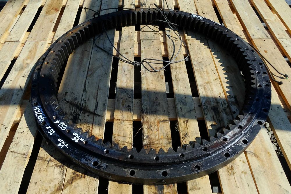 Wieniec obrotu. Łożysko obrotu do koparki JCB JS220. Slewing ring