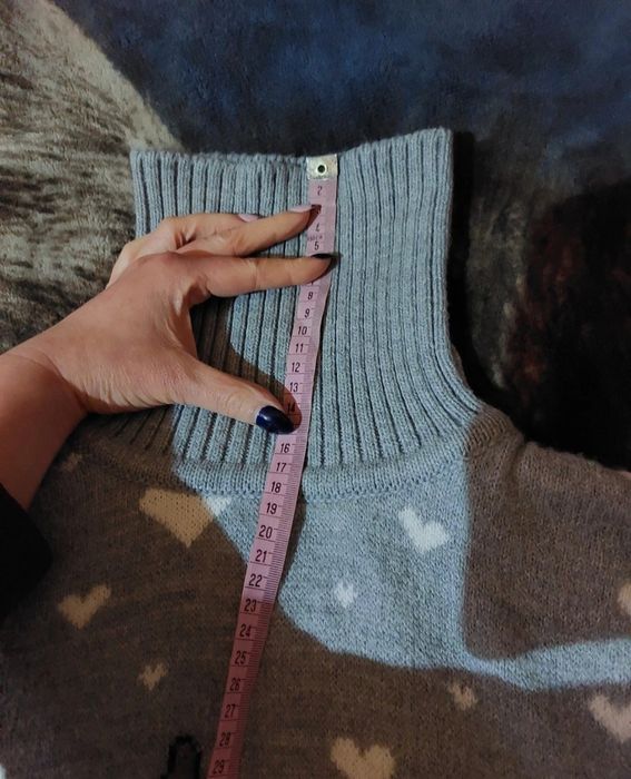 Sweter renifery r. S 70% wełny milutki- wysprzedaż