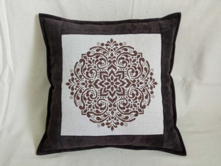 Декоративна наволочка,подушка.Ручна вишивка хрестом .