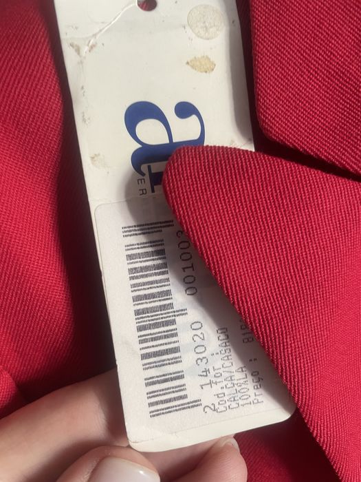 Blazer vermelho, novo com etiqueta, botoes lindos em metal