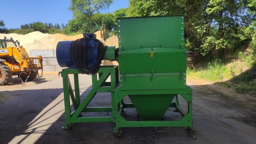 Młyn bijakowy do trocin zrębki 75kW