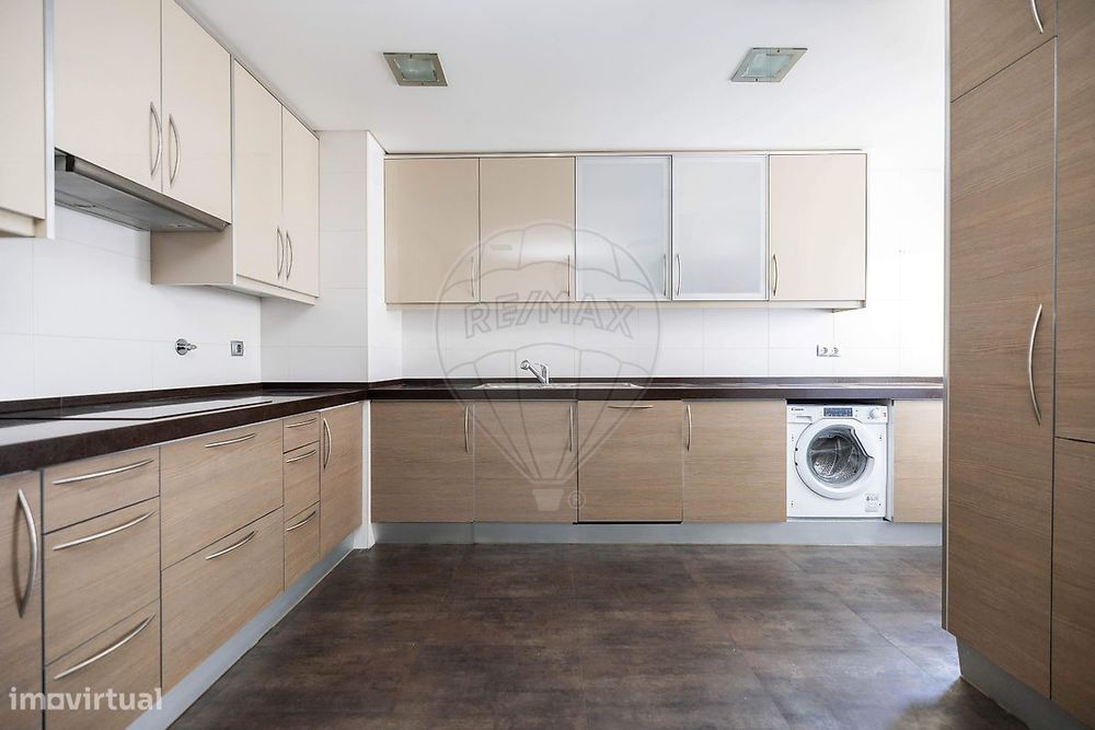 Apartamento T4 para arrendamento