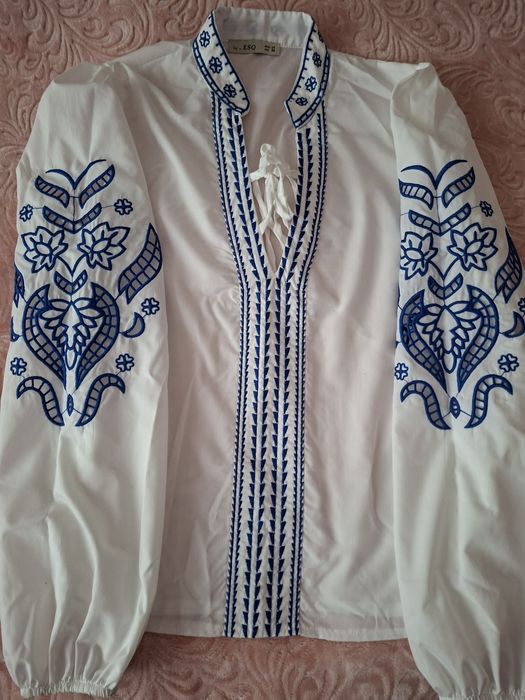 Жіноча вишиванка