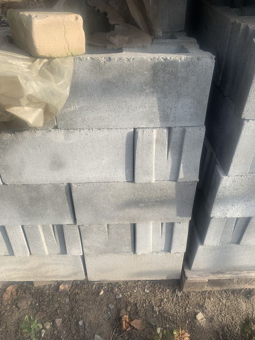 Продам шлакоблок новый 600 штук.