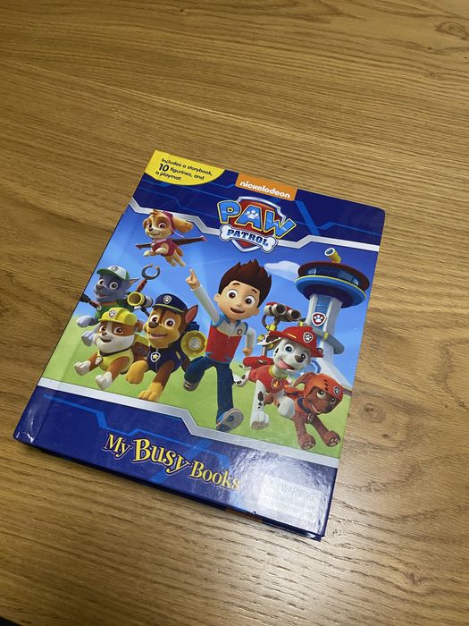 Ksiazeczka Psi Patrol z figurkami