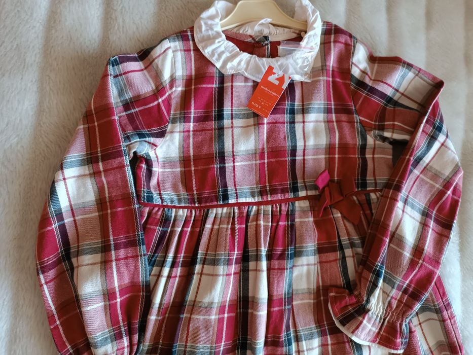 Vestidos menina NOVOS  t8/10