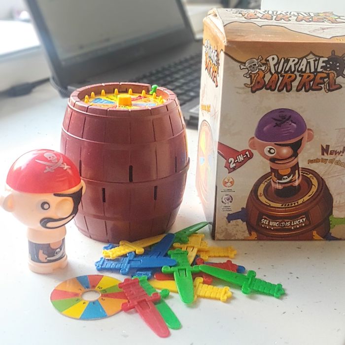 Пірат бочка пират мечи pirates barrels развивающая веселая рулетка