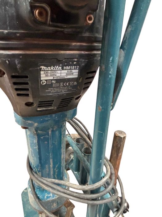 Młot wyburzeniowy Makita HM1812 72,8 J 2000 W +WÓŻEK