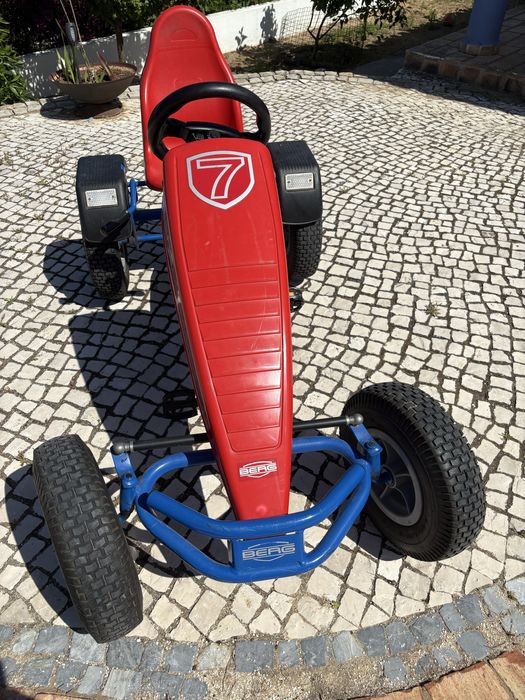 Carro com pedais Berg