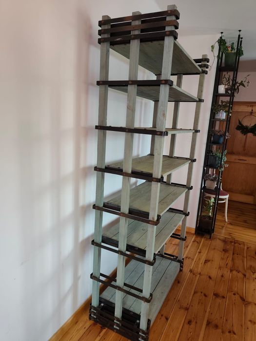 Regał drewniany loftowy