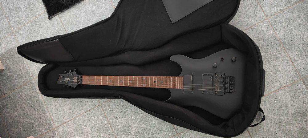 Guitarra elétrica Cort c/ amplificador Roland
