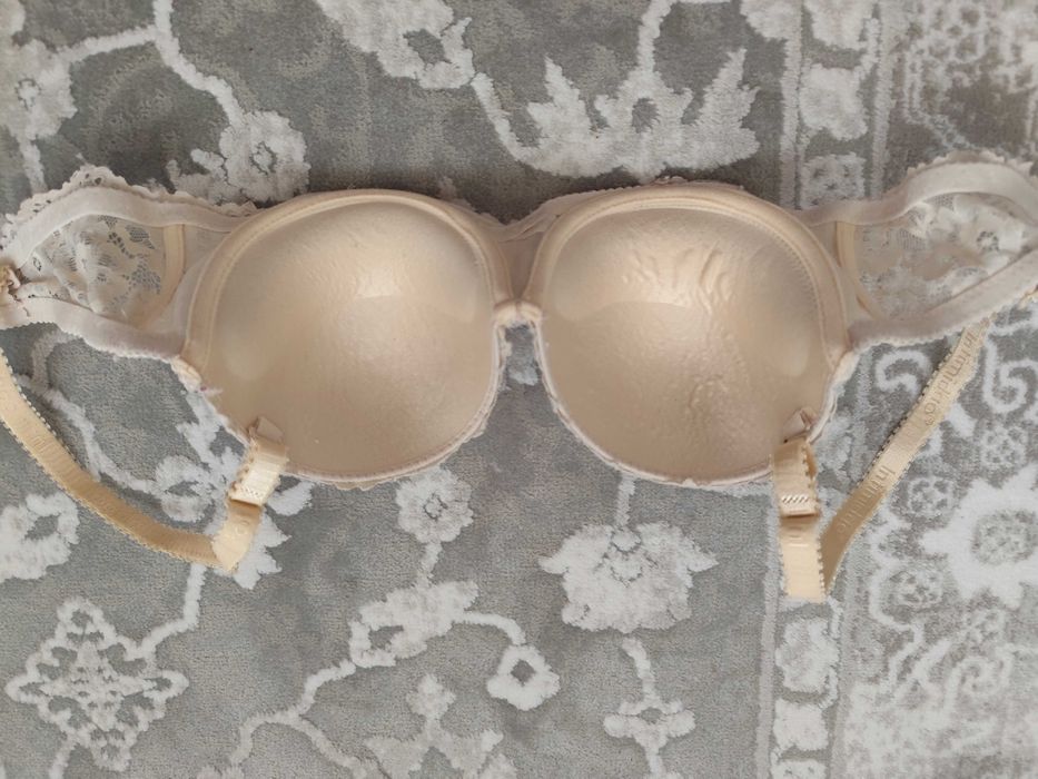 Beżowy koronkowy biustonosz 75B