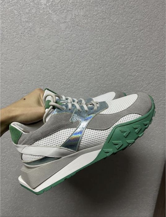 Кросівки жіночі,шкіряні