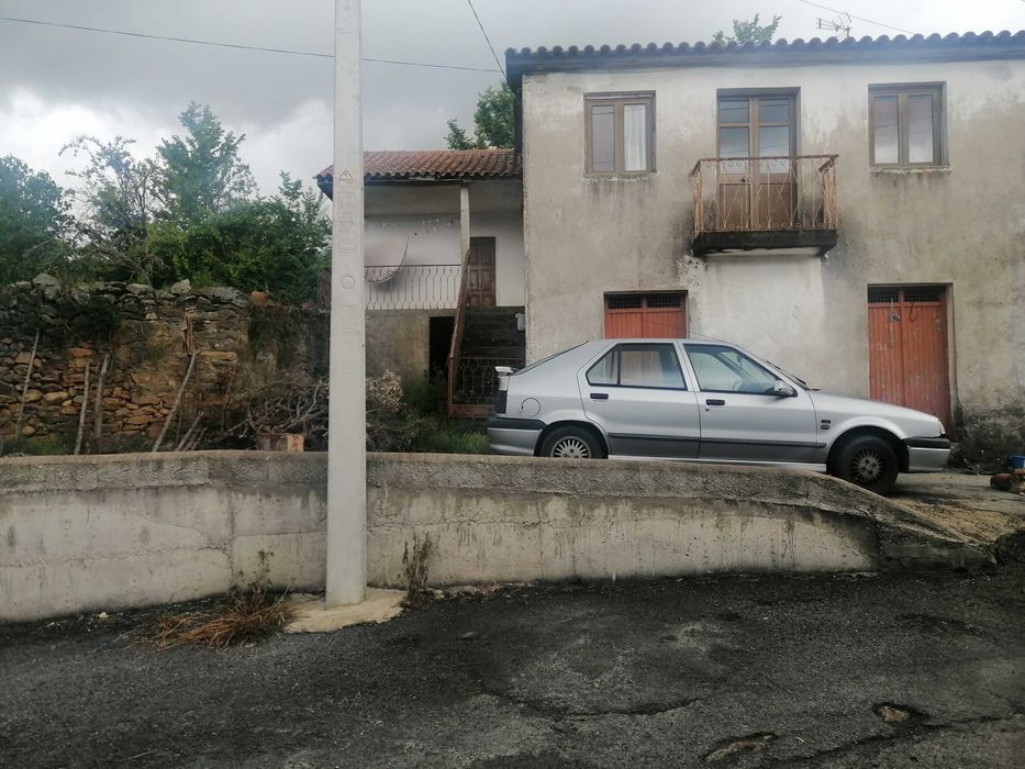 Moradia com Terreno em Zava Mogadouro