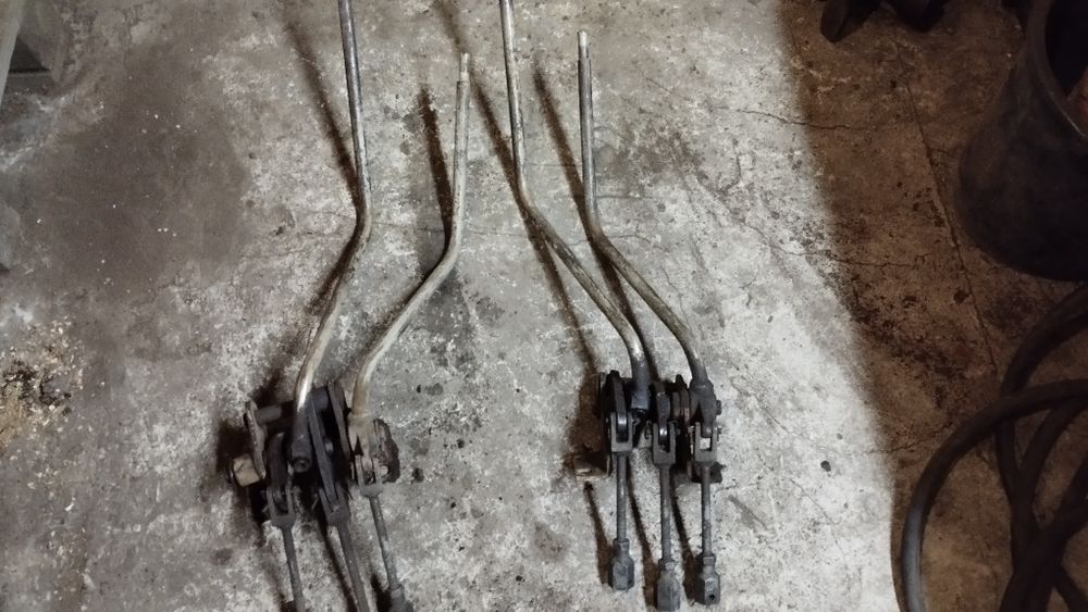 Важелі управління екскаватора