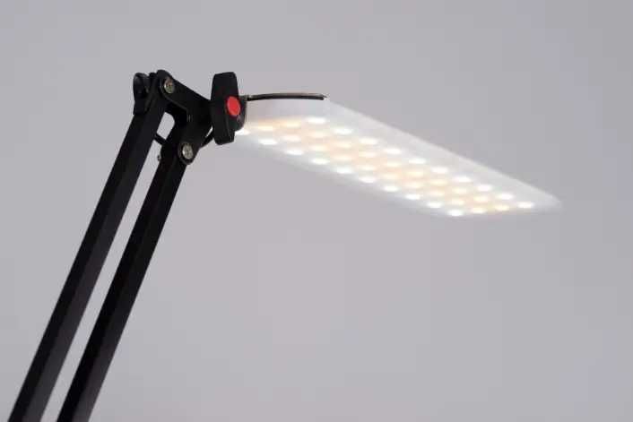 Лампа светодиодная 15 X-LED с сенсорной регулировкой  
USB зарядное