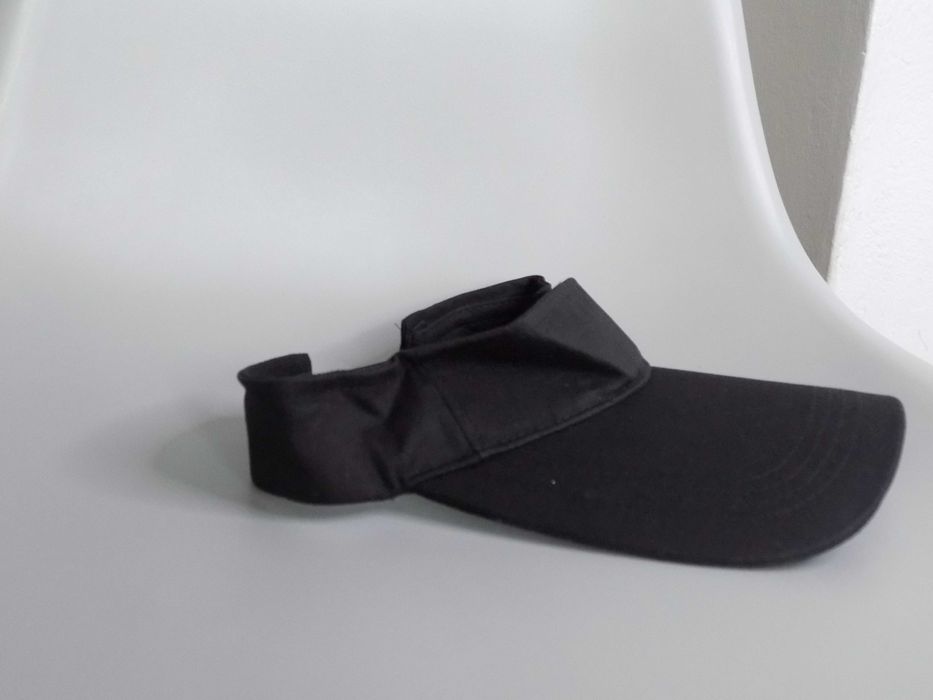 Czarny daszek basic.